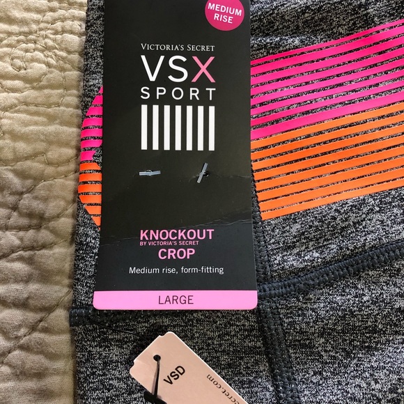 Victoria’s Secret Sport Knockout Crop L - Picture 3 of 4